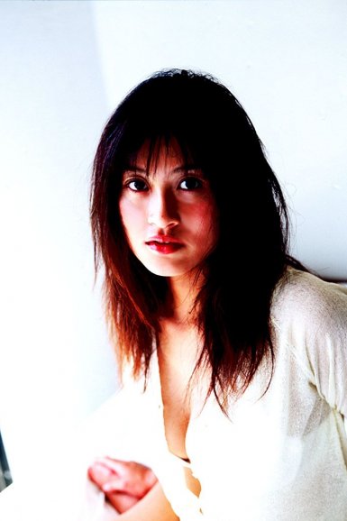 九游体育官网|Angelababy娇俏登杂志封面 称私下里性格特MAN(图2) 九游体育官网